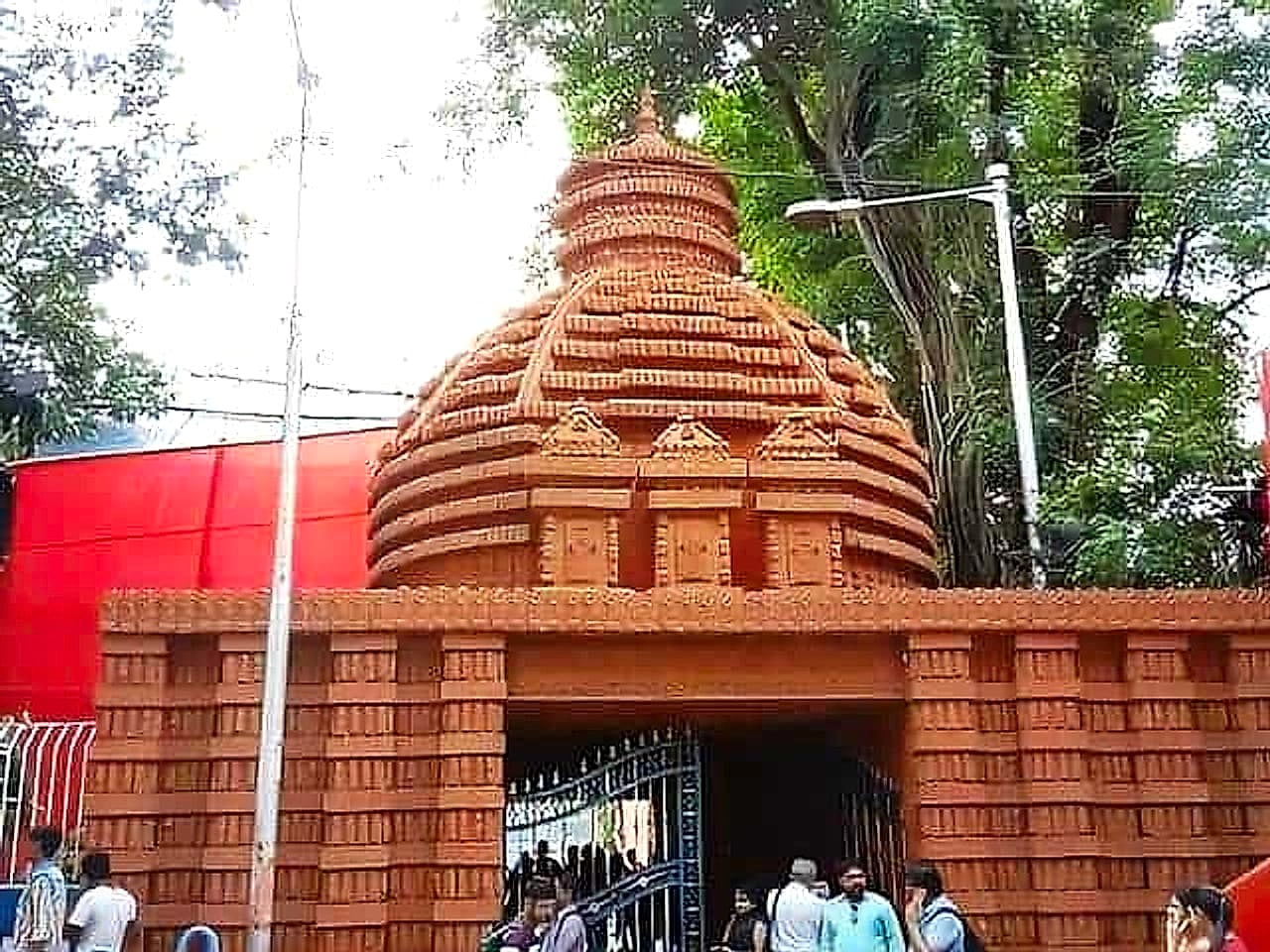 Azad Hind Bag Sarbojanin Durga Pujo (Hedua Park Durga Puja)